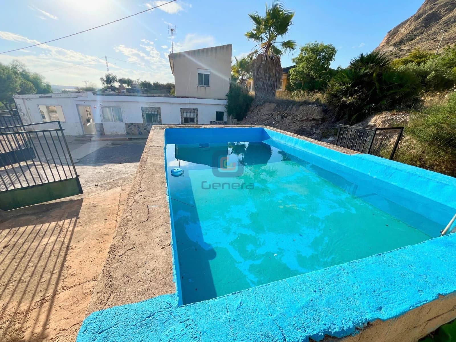 5 bedroom Villa for sale in Alicante / Alacant city with pool garage - € 299,000 (Ref: 9307268)