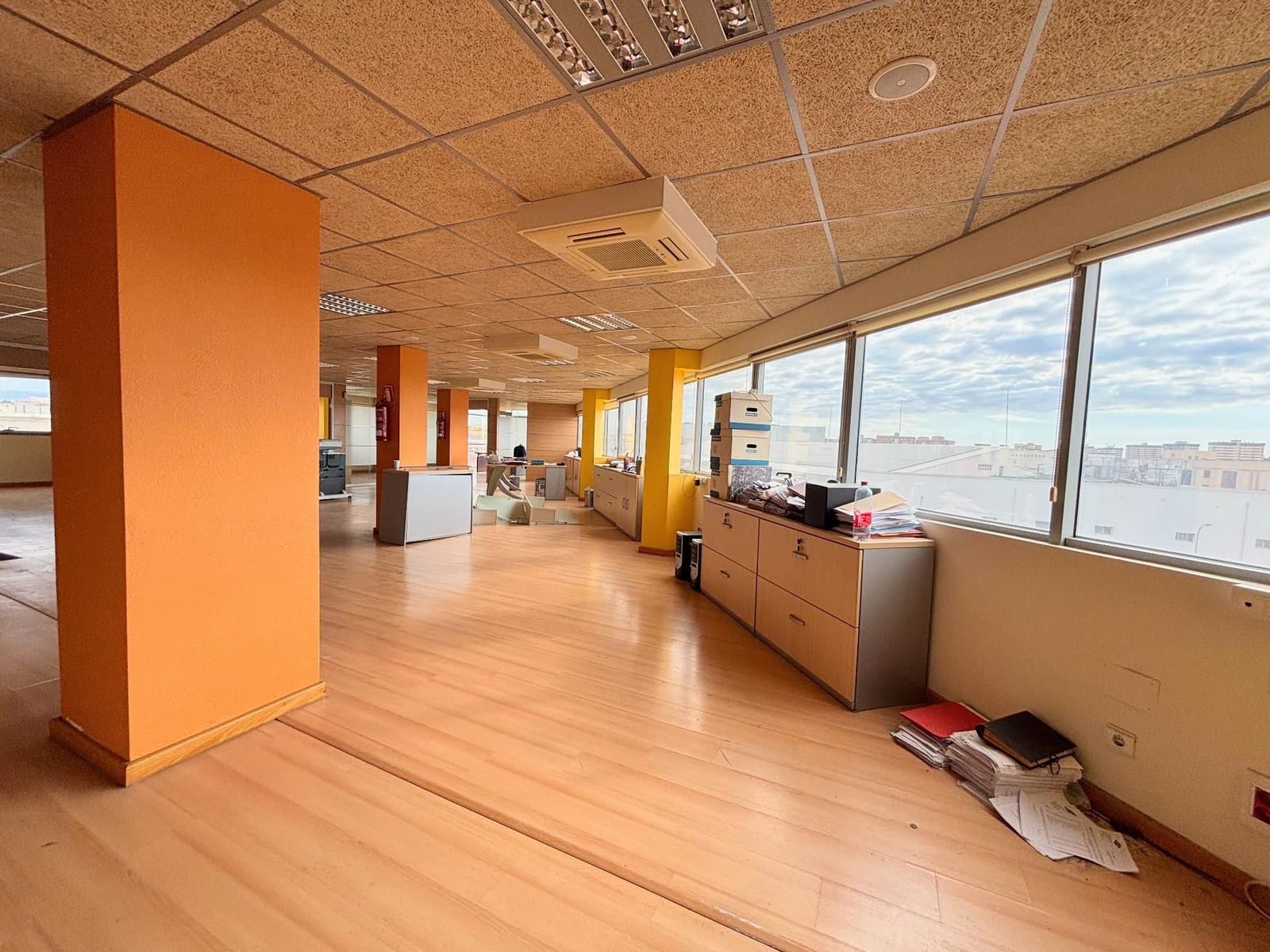 Toimisto myytävänä paikassa Alicante kaupunki mukana 
autotalli - 199 000 € (Ref: 9314407)