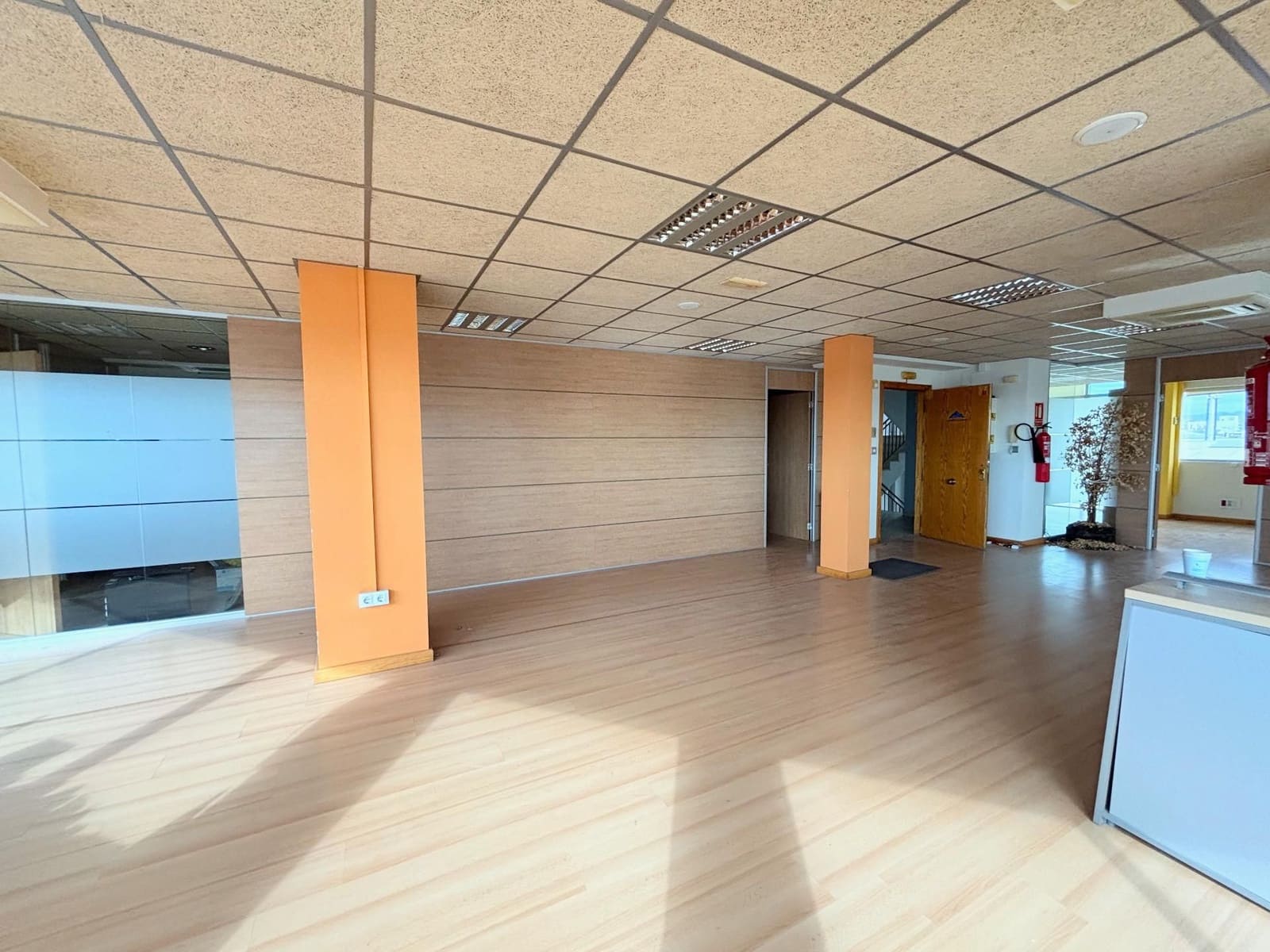 Toimisto myytävänä paikassa Alicante kaupunki mukana 
autotalli - 199 000 € (Ref: 9314407)