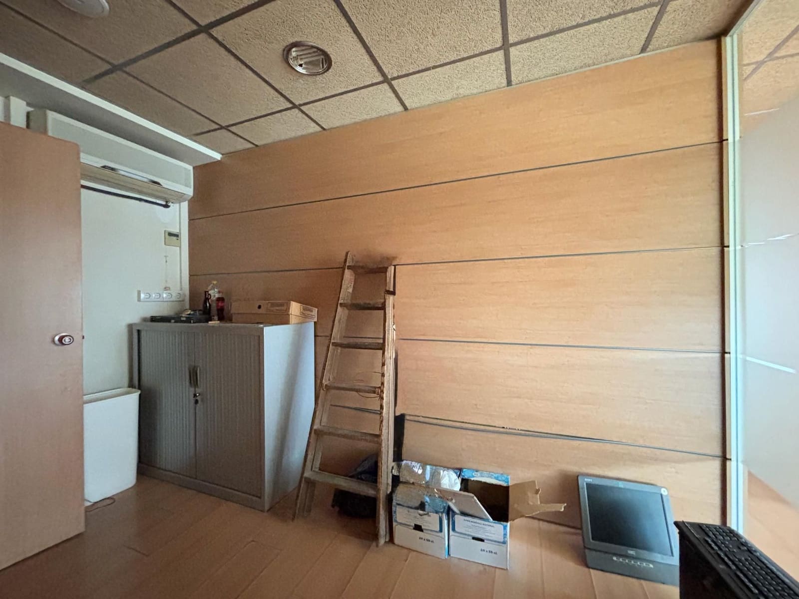 Toimisto myytävänä paikassa Alicante kaupunki mukana 
autotalli - 199 000 € (Ref: 9314407)