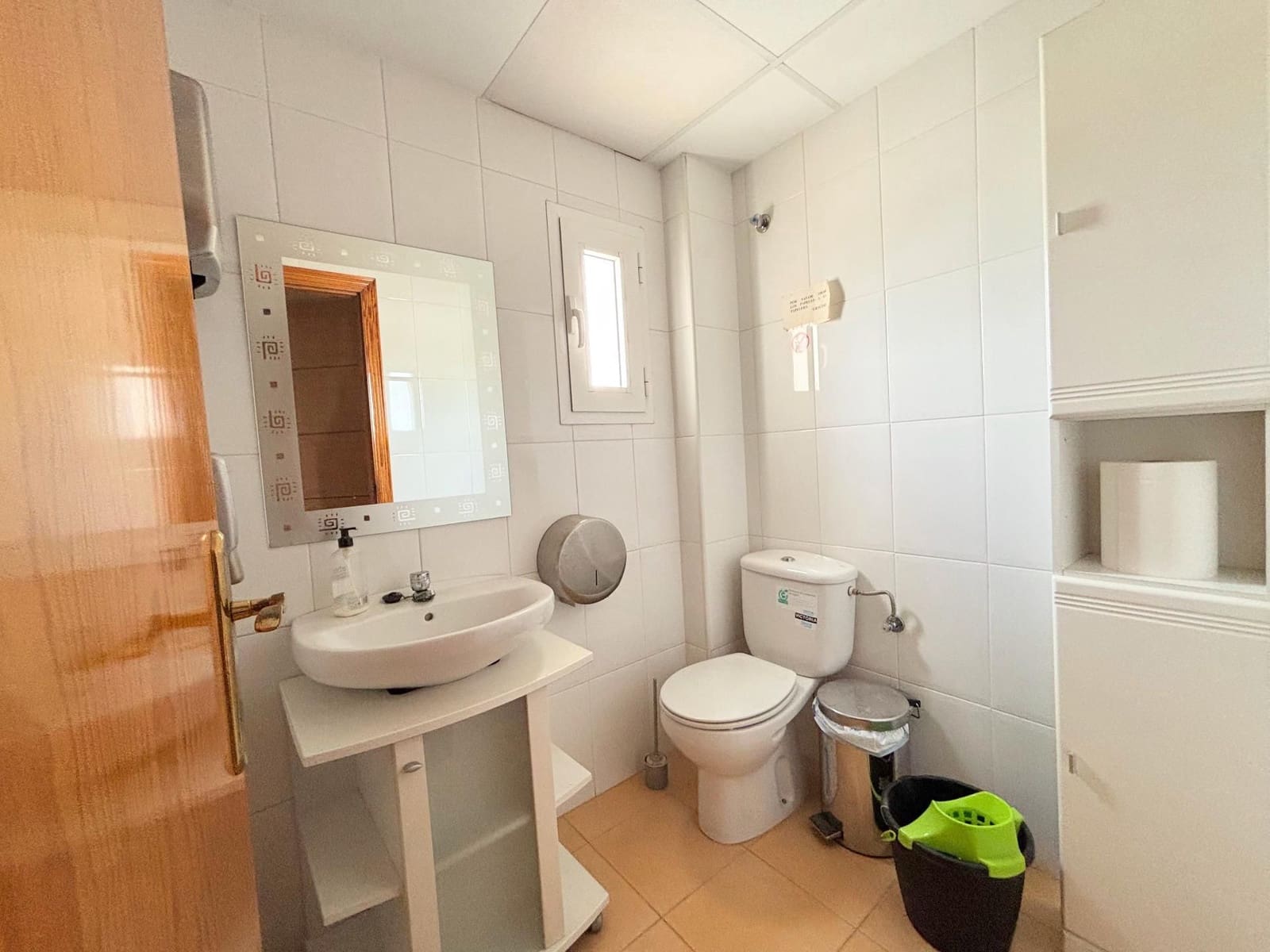 Toimisto myytävänä paikassa Alicante kaupunki mukana 
autotalli - 199 000 € (Ref: 9314407)