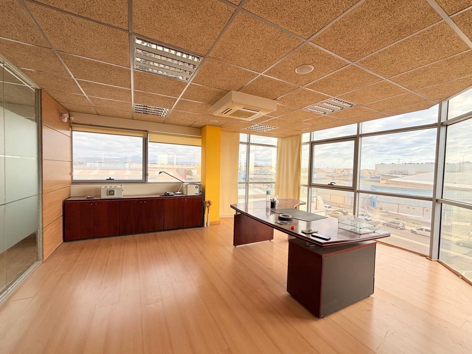 Toimisto myytävänä paikassa Alicante kaupunki mukana 
autotalli - 199 000 € (Ref: 9314407)