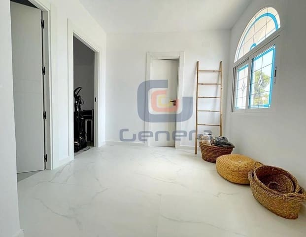 4 bedroom Townhouse for sale in Busot with garage - € 525,000 (Ref: 9360420)