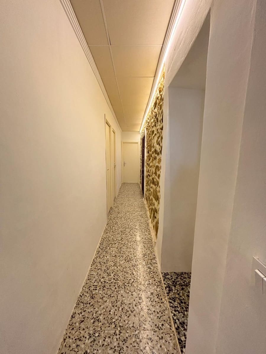 5 bedroom Villa for sale in Alicante / Alacant city with garage - € 370,000 (Ref: 9495596)