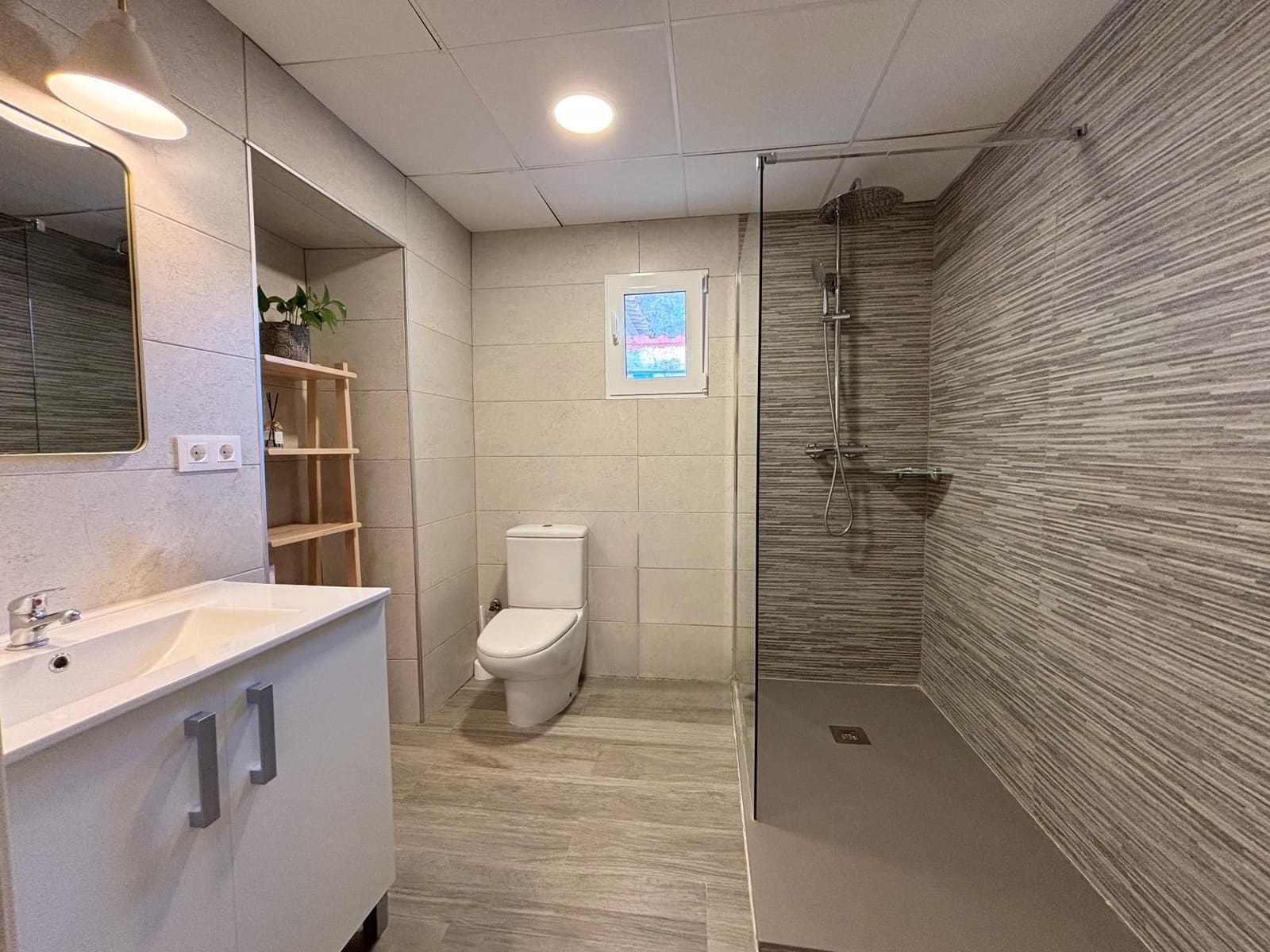 5 bedroom Villa for sale in Alicante / Alacant city with garage - € 370,000 (Ref: 9495596)