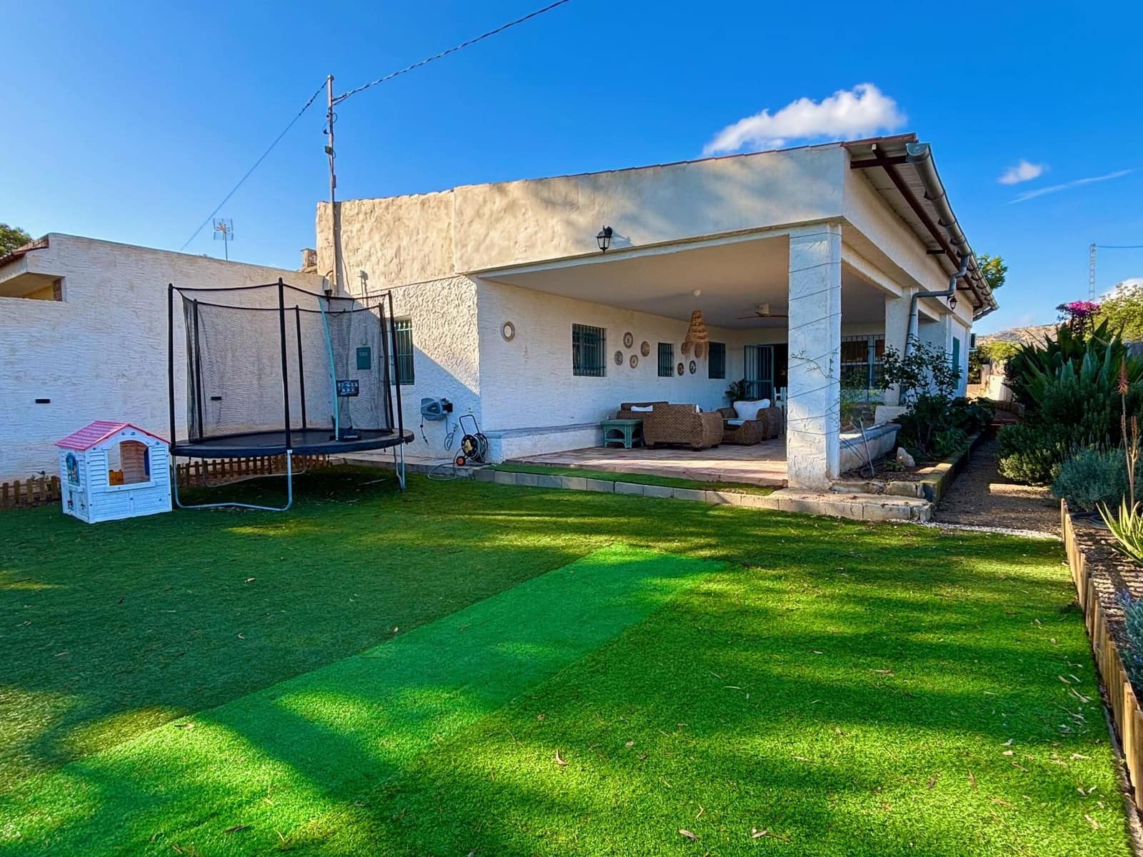 5 bedroom Villa for sale in Alicante / Alacant city with garage - € 370,000 (Ref: 9495596)