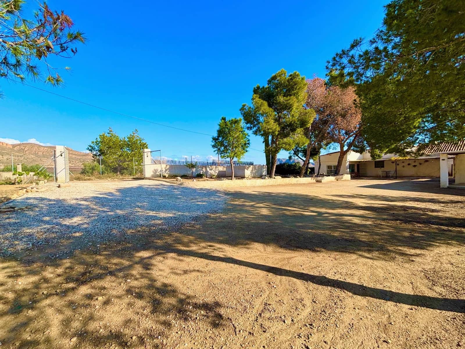 5 bedroom Villa for sale in Alicante / Alacant city with garage - € 370,000 (Ref: 9495596)