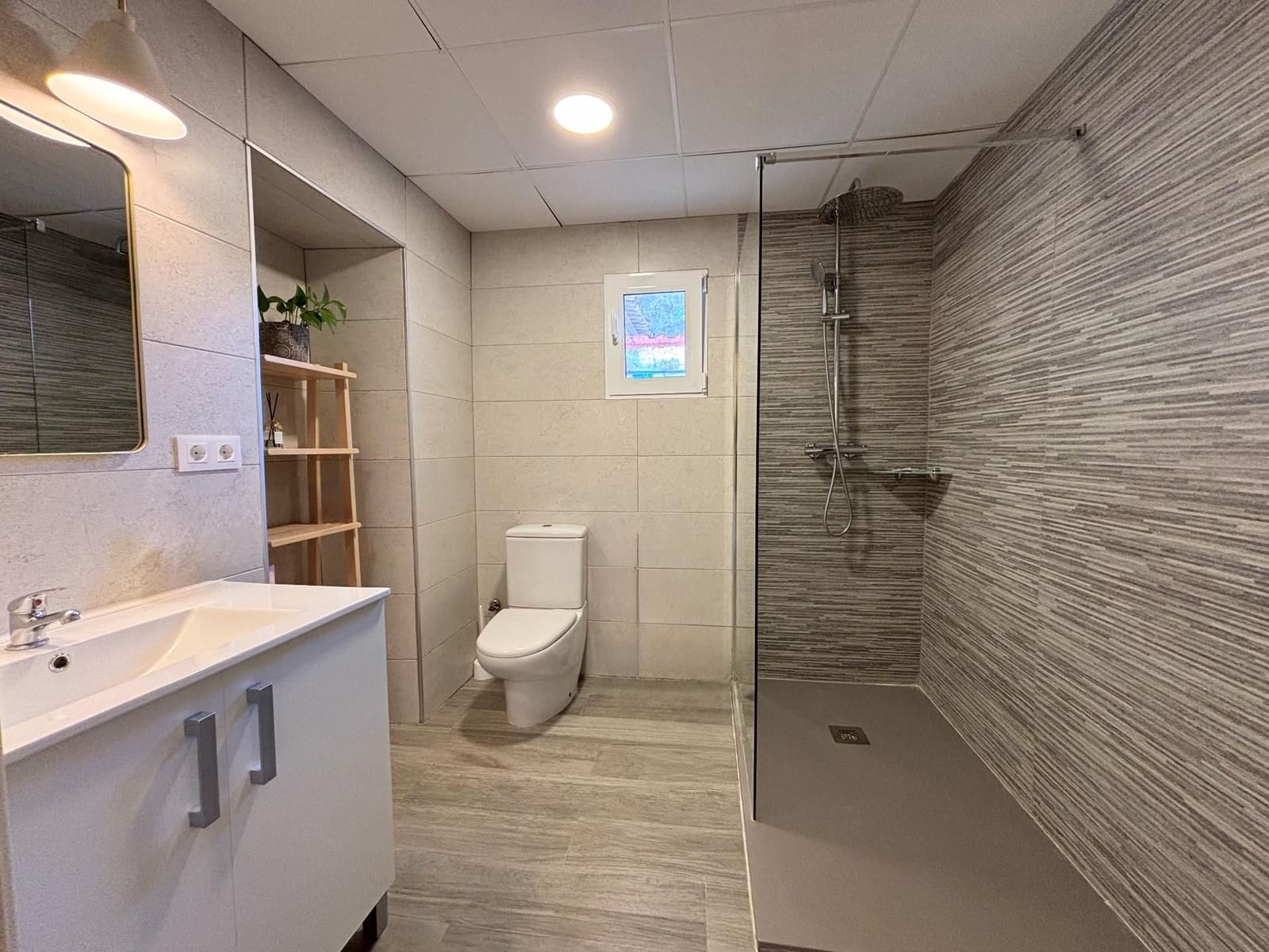 5 bedroom Villa for sale in Alicante / Alacant city with garage - € 349,900 (Ref: 9495596)