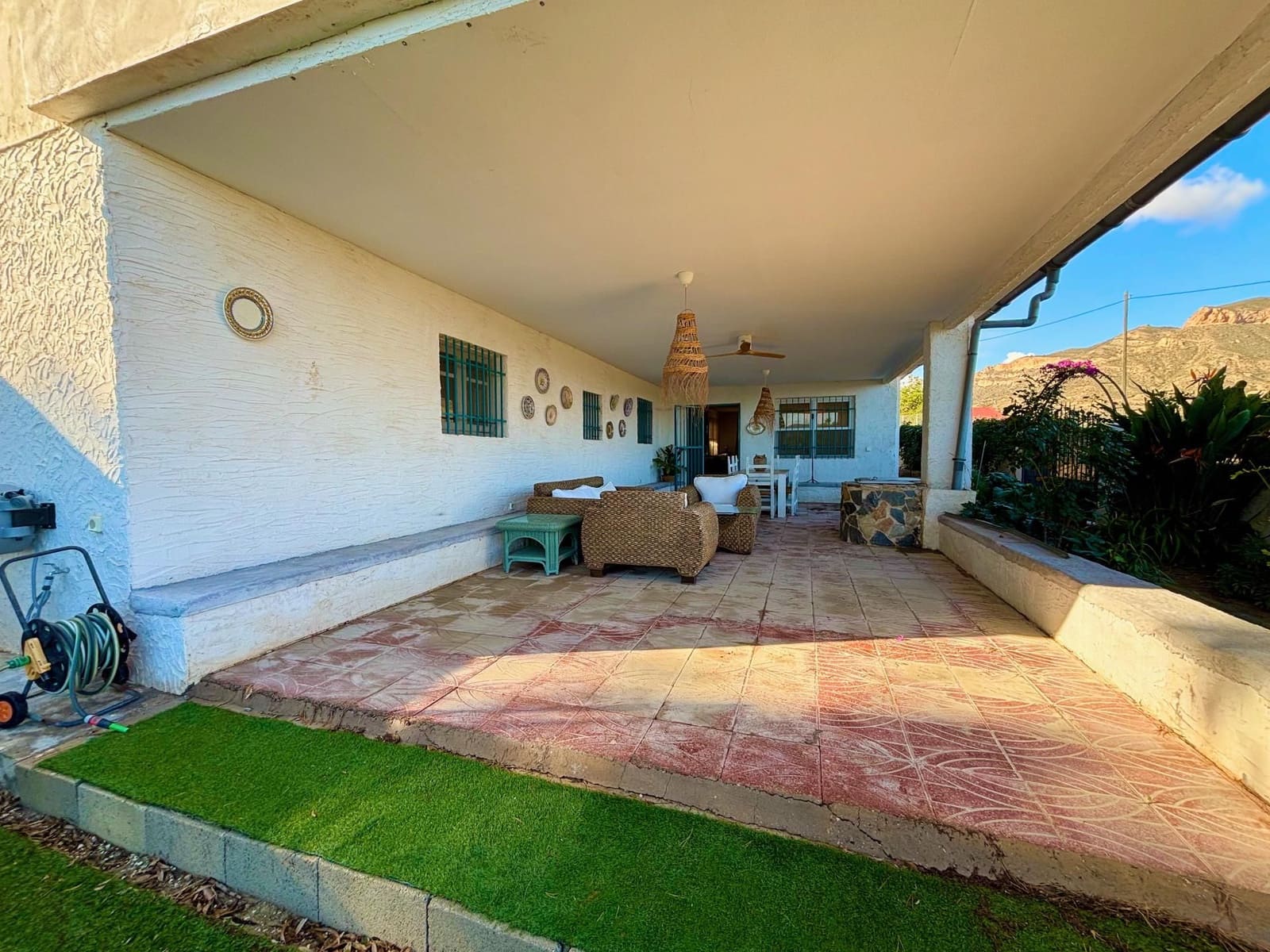 5 bedroom Villa for sale in Alicante / Alacant city with garage - € 349,900 (Ref: 9495596)