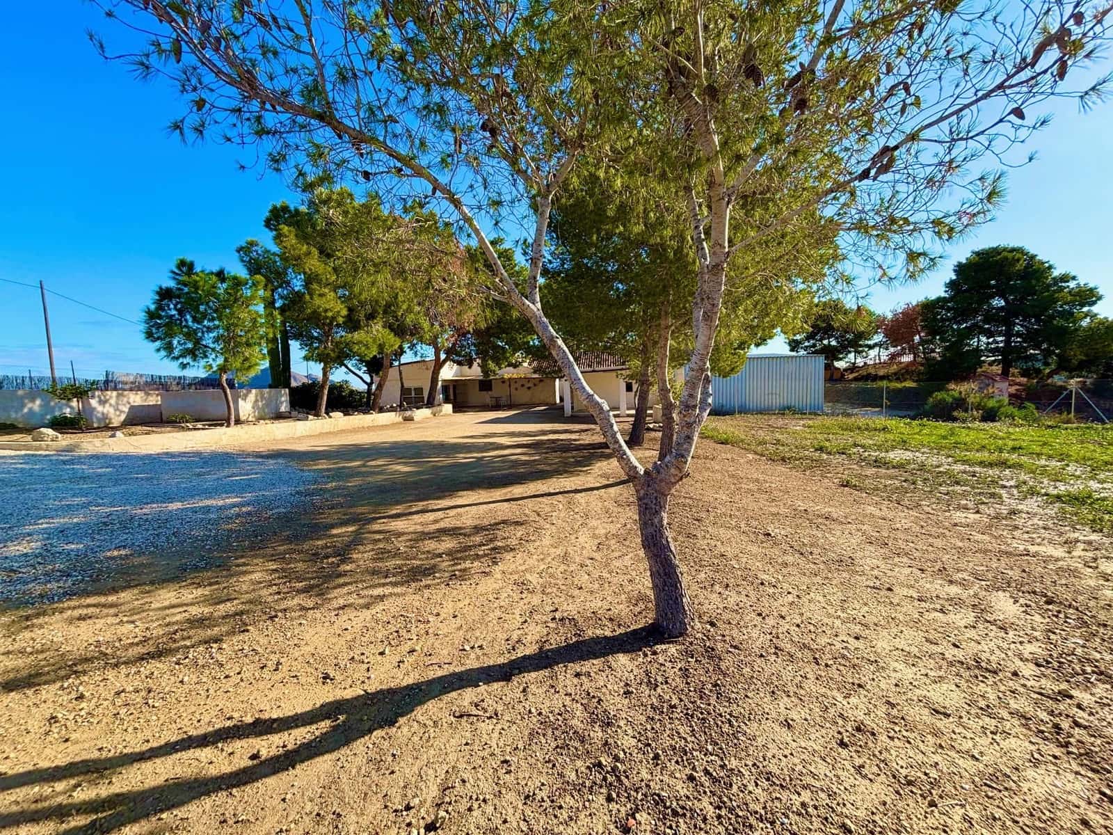 5 bedroom Villa for sale in Alicante / Alacant city with garage - € 349,900 (Ref: 9495596)