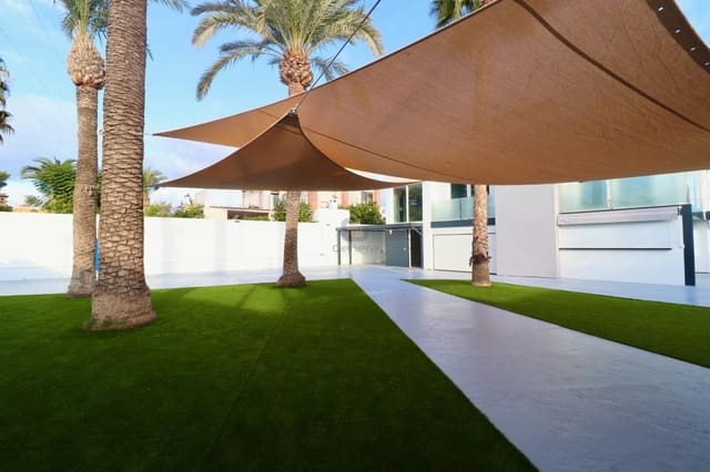 5 slaapkamer Villa te koop in Playa de Muchavista, El Campello met zwembad garage - € 1.800.000 (Ref: 9496645)