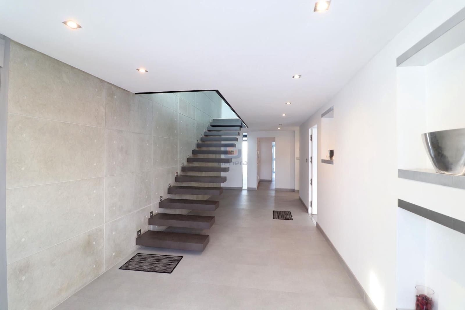 5 makuuhuone Huvila myytävänä paikassa El Campello mukana uima-altaan 
autotalli - 1 800 000 € (Ref: 9496645)