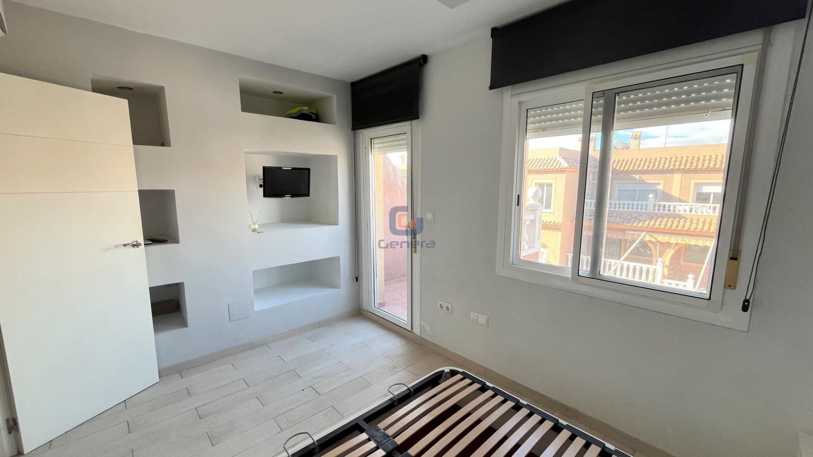 2 soveværelse Bungalow til salg i Santa Pola med swimmingpool - € 220.000 (Ref: 9521924)