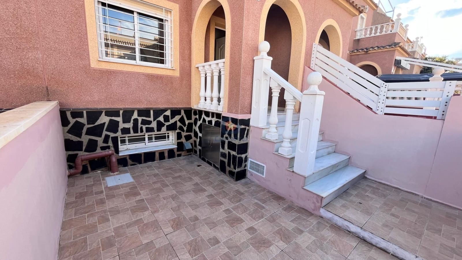 2 soveværelse Bungalow til salg i Santa Pola med swimmingpool - € 220.000 (Ref: 9521924)