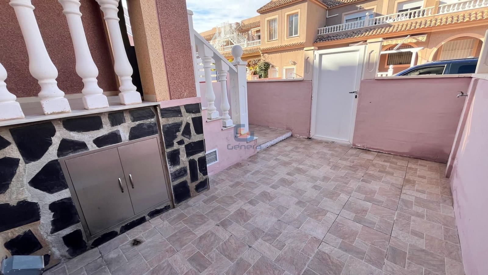 2 soveværelse Bungalow til salg i Santa Pola med swimmingpool - € 220.000 (Ref: 9521924)