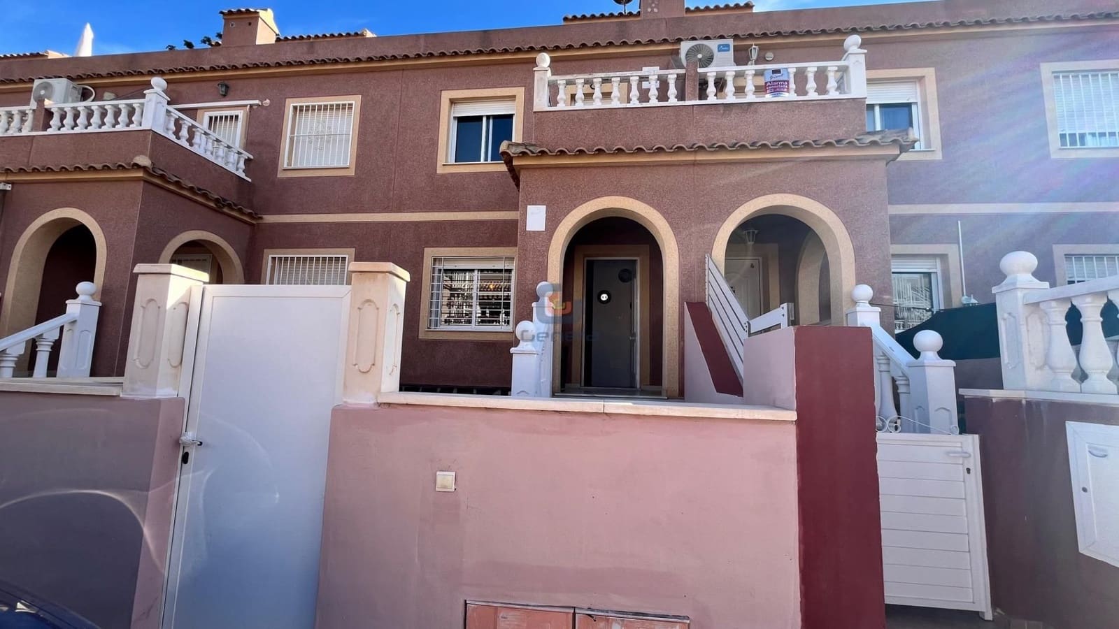 2 soveværelse Bungalow til salg i Santa Pola med swimmingpool - € 220.000 (Ref: 9521924)
