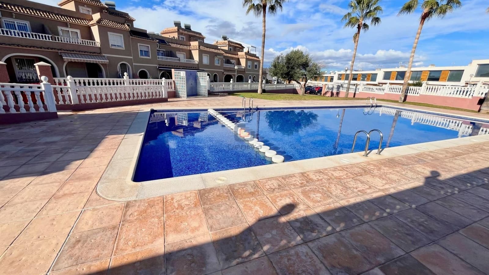 2 soveværelse Bungalow til salg i Santa Pola med swimmingpool - € 220.000 (Ref: 9521924)