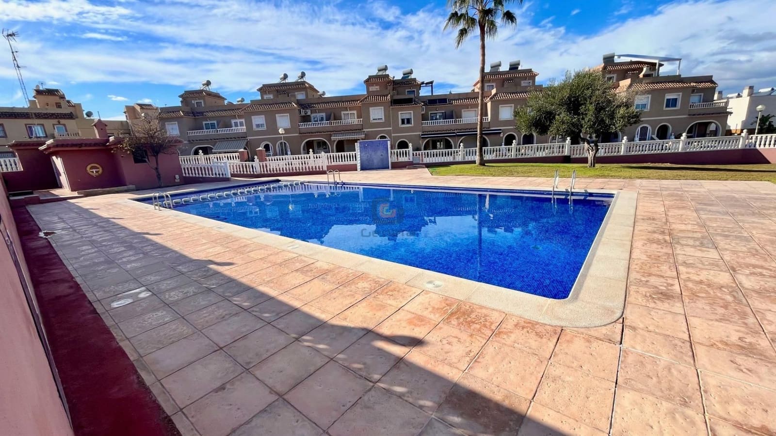 2 soveværelse Bungalow til salg i Santa Pola med swimmingpool - € 220.000 (Ref: 9521924)