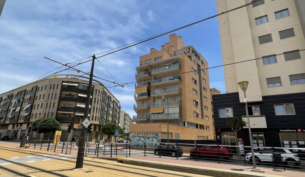 Commercieel te koop in El Campello - € 249.900 (Ref: 9535298)