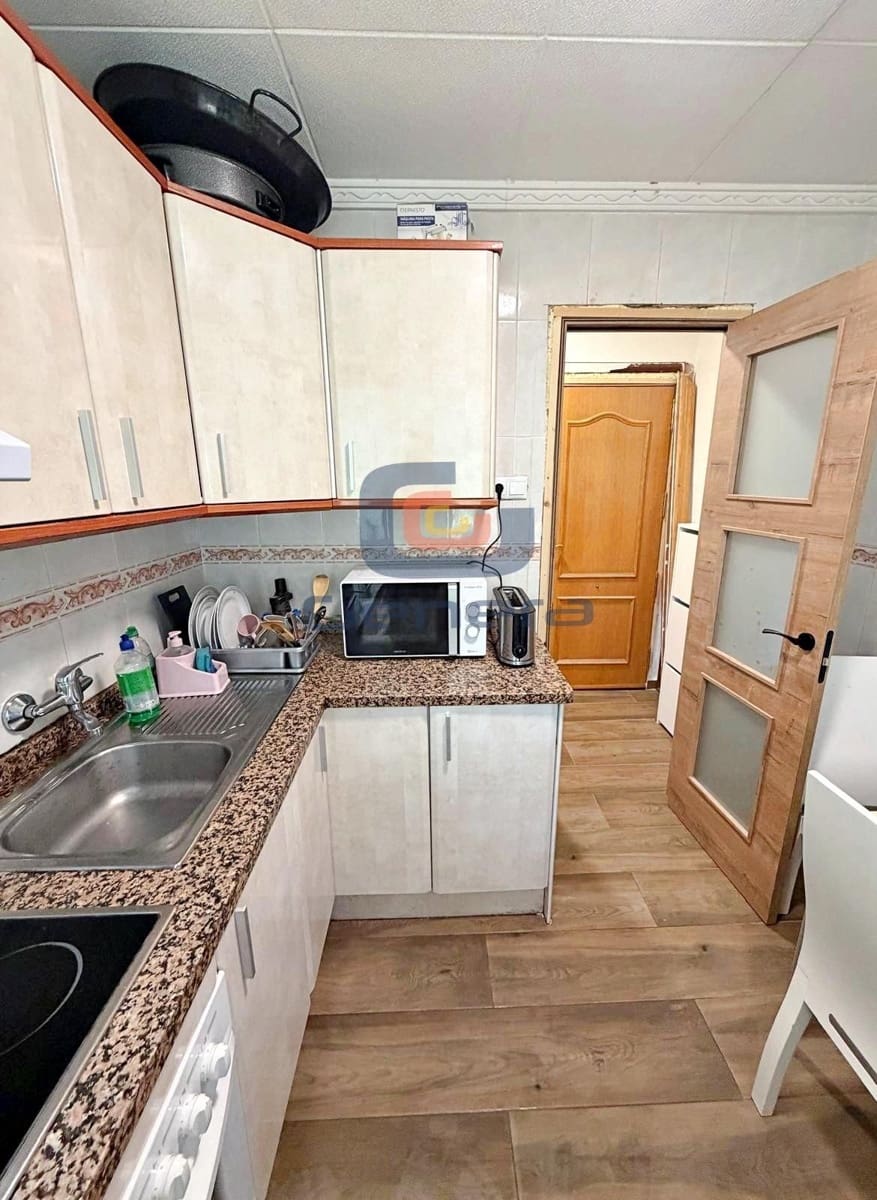 4 soverom Leilighet til salgs i Alicante by - € 99 000 (Ref: 9535299)