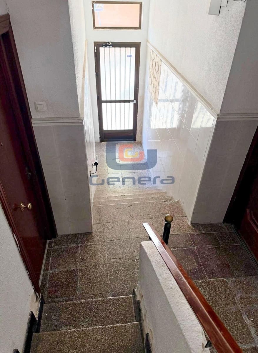 4 soverom Leilighet til salgs i Alicante by - € 99 000 (Ref: 9535299)