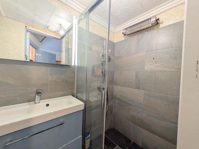 4 soveværelse Lejlighed til salg i Barrio del Centro, Alicante by - € 309.000 (Ref: 9559350)