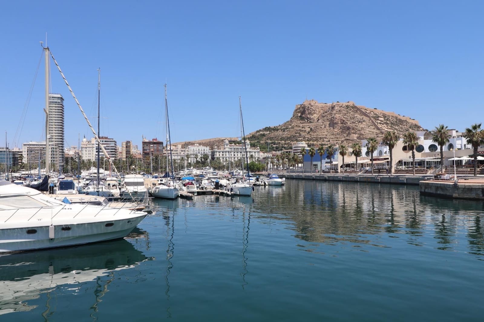 6 bedroom Hotel for sale in Alicante / Alacant city - € 499,000 (Ref: 9566794)