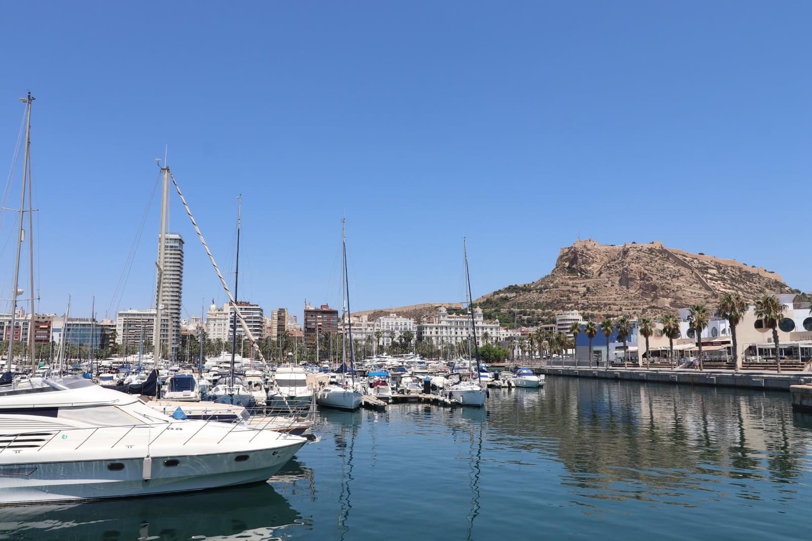6 bedroom Hotel for sale in Alicante / Alacant city - € 499,000 (Ref: 9566794)