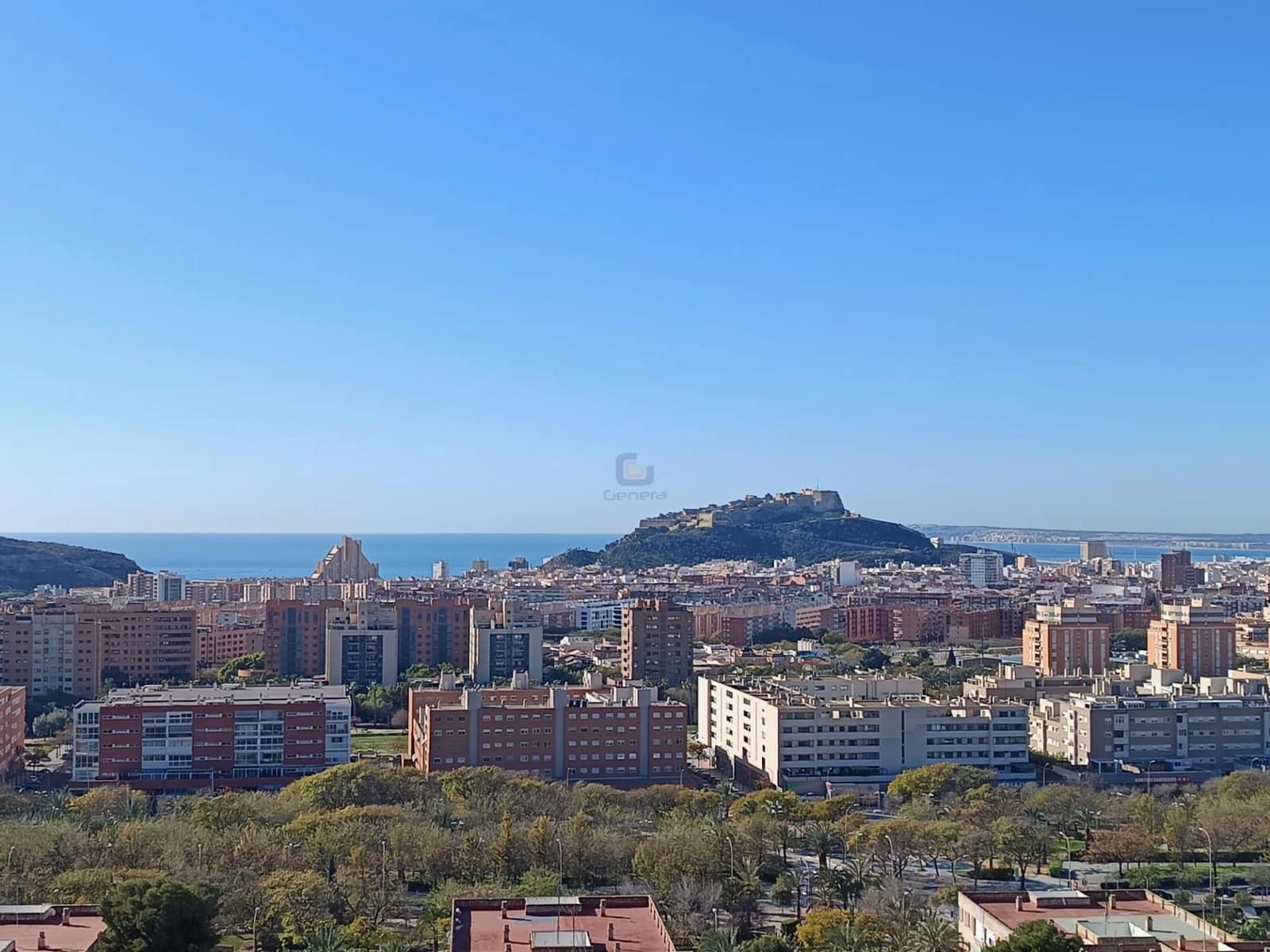 Piso de 3 habitaciones en Alicante / Alacant ciudad en venta - 180.000 € (Ref: 9688649)