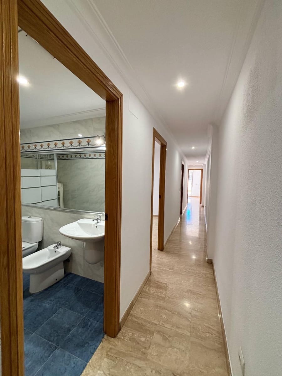 4 bedroom Flat for sale in Alicante / Alacant city - € 469,000 (Ref: 9691484)