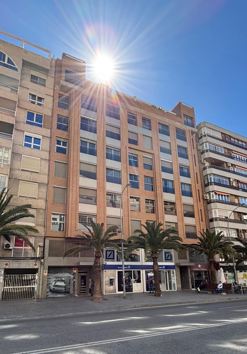 4 bedroom Flat for sale in Alicante / Alacant city - € 469,000 (Ref: 9691484)