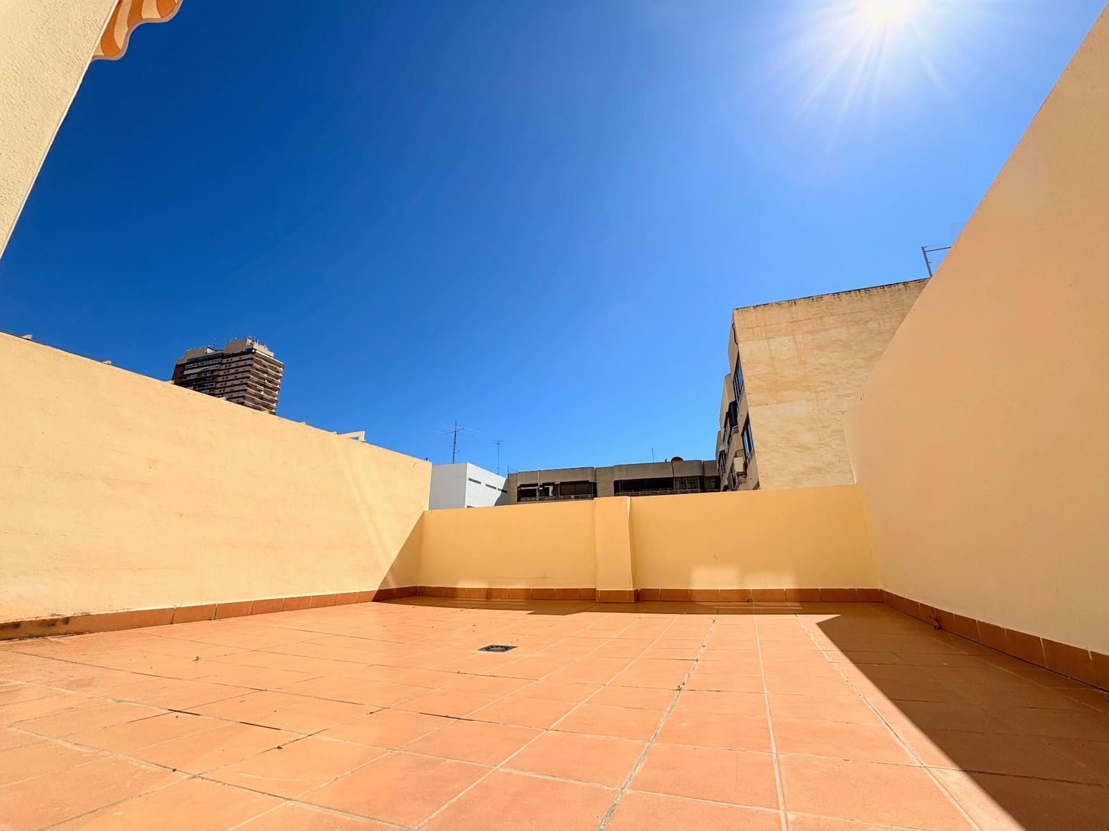 4 bedroom Flat for sale in Alicante / Alacant city - € 469,000 (Ref: 9691484)