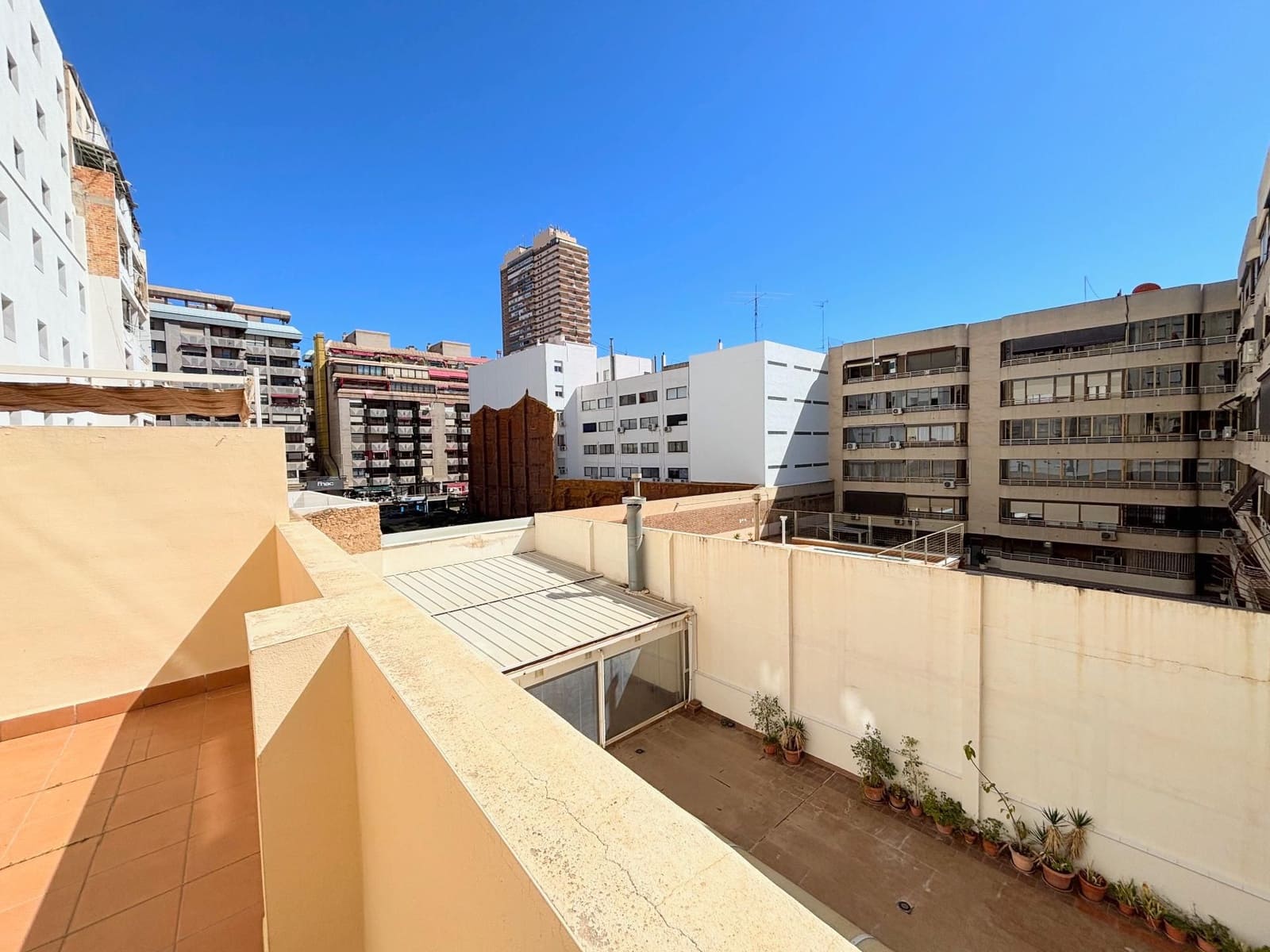 4 bedroom Flat for sale in Alicante / Alacant city - € 469,000 (Ref: 9691484)