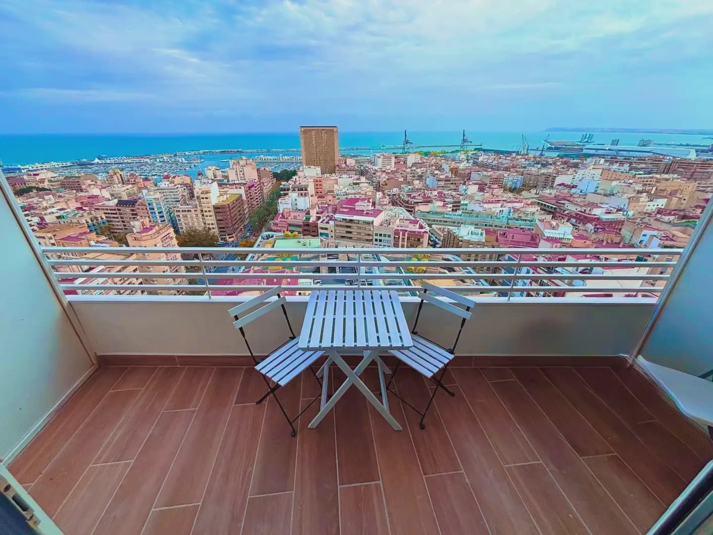 Apartament na sprzedaż w Miasto Alicante / Alacant - 255 000 € (Ref: 9715720)