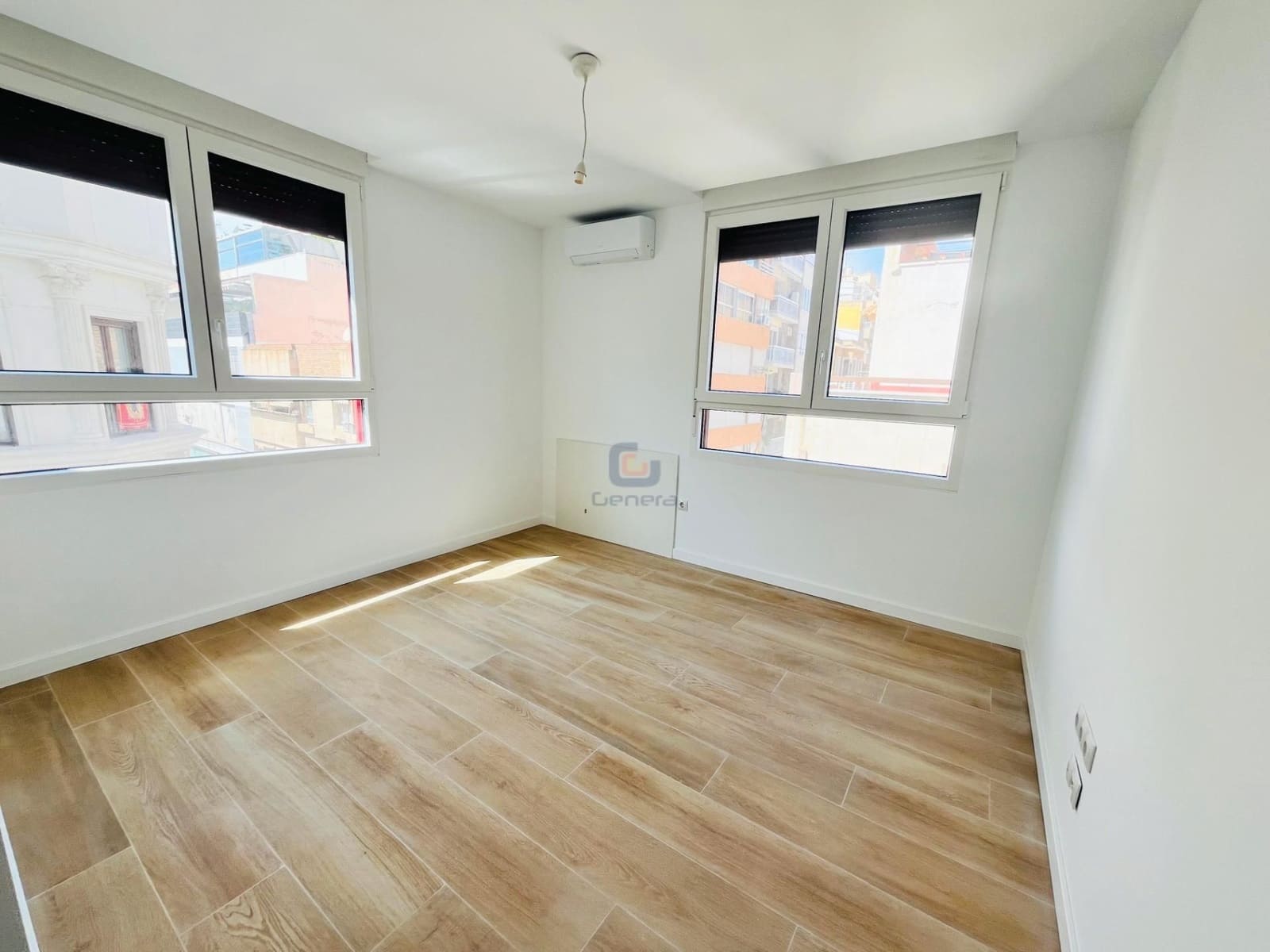 2 bedroom Flat for sale in Alicante / Alacant city - € 269,900 (Ref: 9720906)