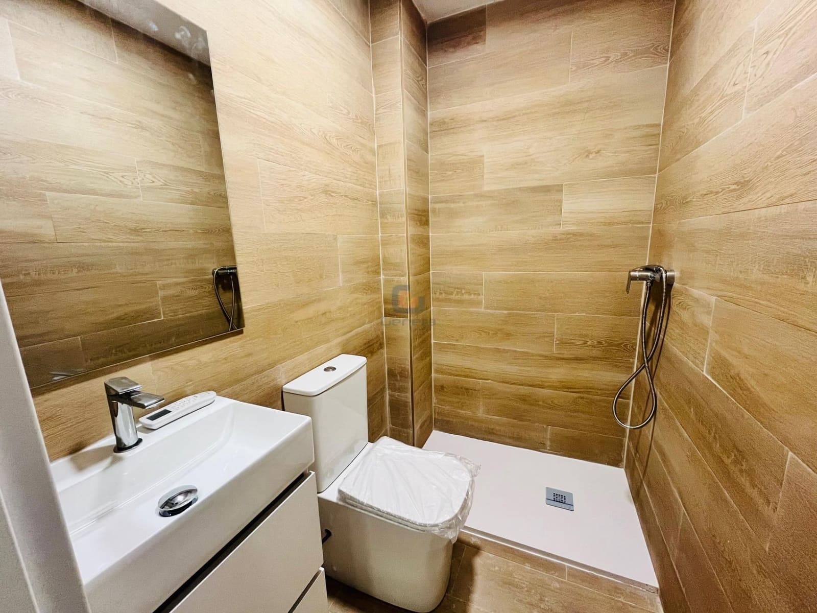 2 bedroom Flat for sale in Alicante / Alacant city - € 269,900 (Ref: 9720906)