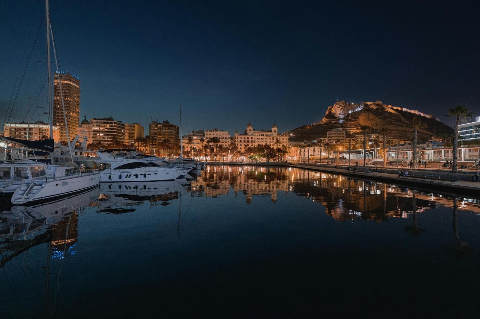 2 bedroom Flat for sale in Alicante / Alacant city - € 320,000 (Ref: 9722702)