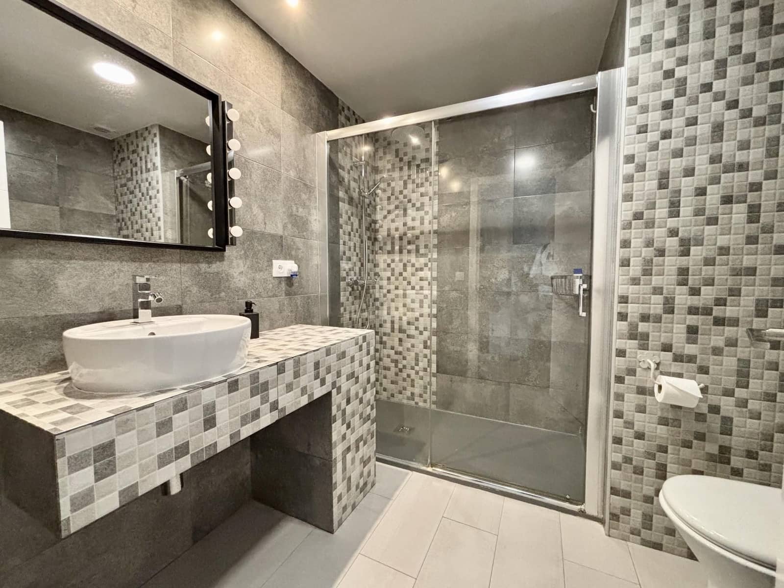 2 bedroom Flat for sale in Alicante / Alacant city - € 320,000 (Ref: 9722702)