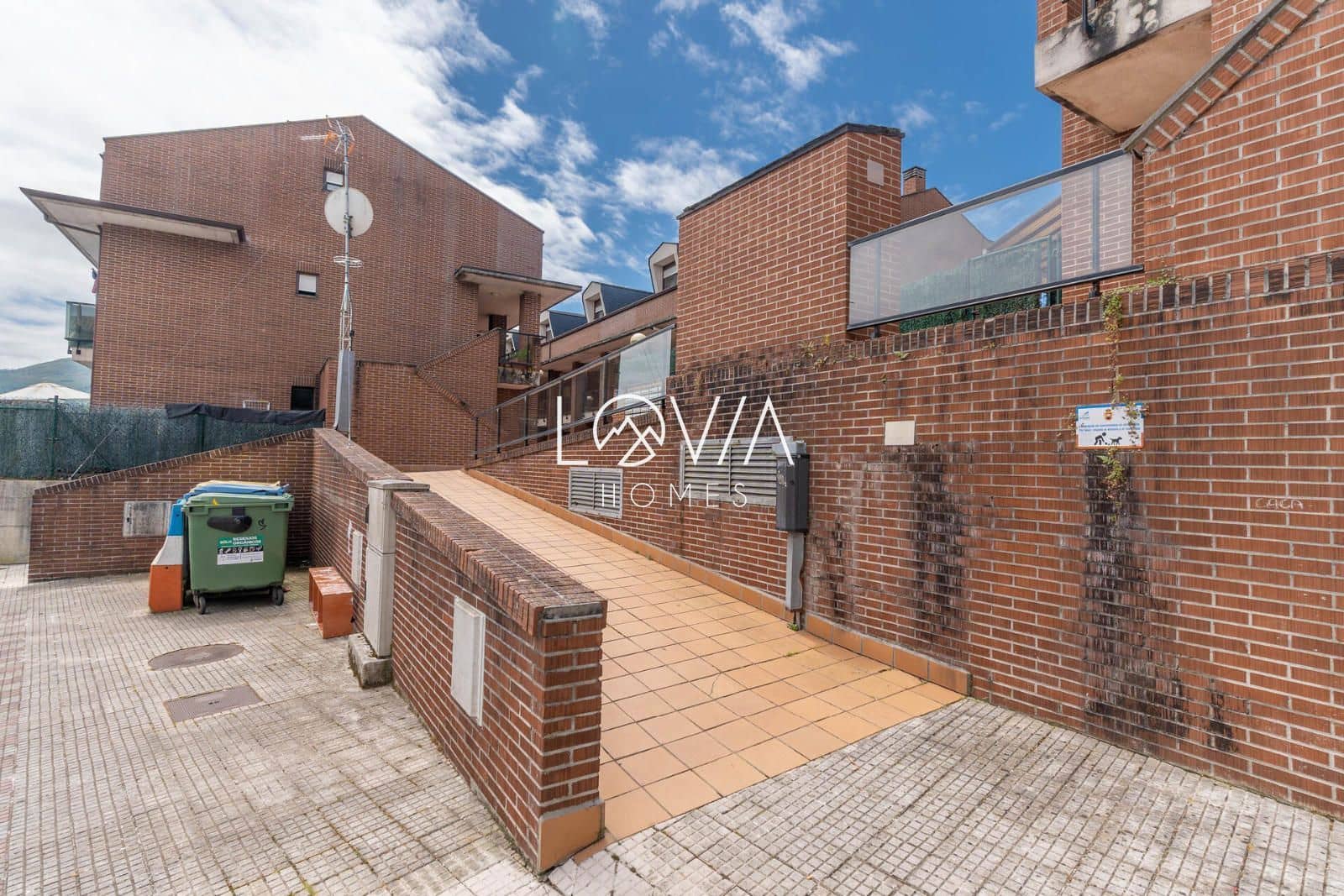 2 bedroom Flat for sale in El Astillero with pool - € 125,400 (Ref: 8873726)