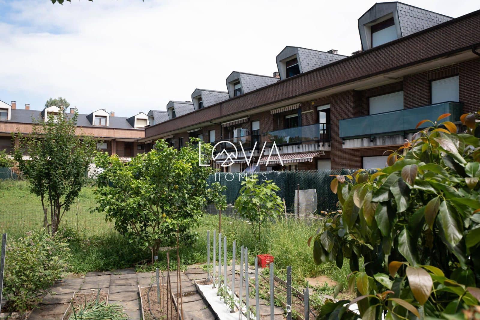2 bedroom Flat for sale in El Astillero with pool - € 125,400 (Ref: 8873726)