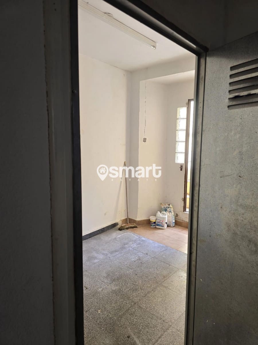 Kommersiell til salgs i Laredo - € 240 000 (Ref: 8904904)