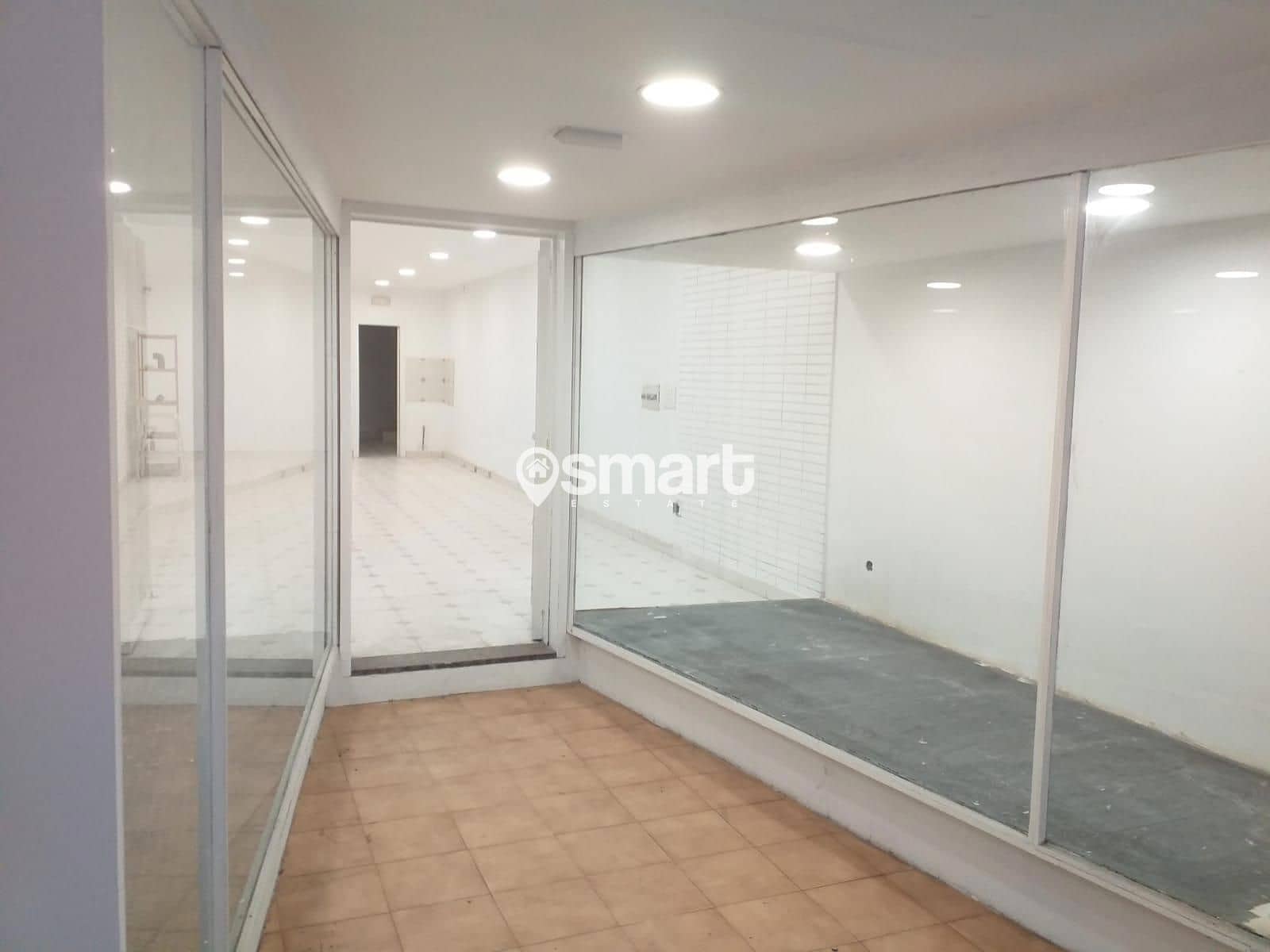 Kommersiell til salgs i Laredo - € 240 000 (Ref: 8904904)