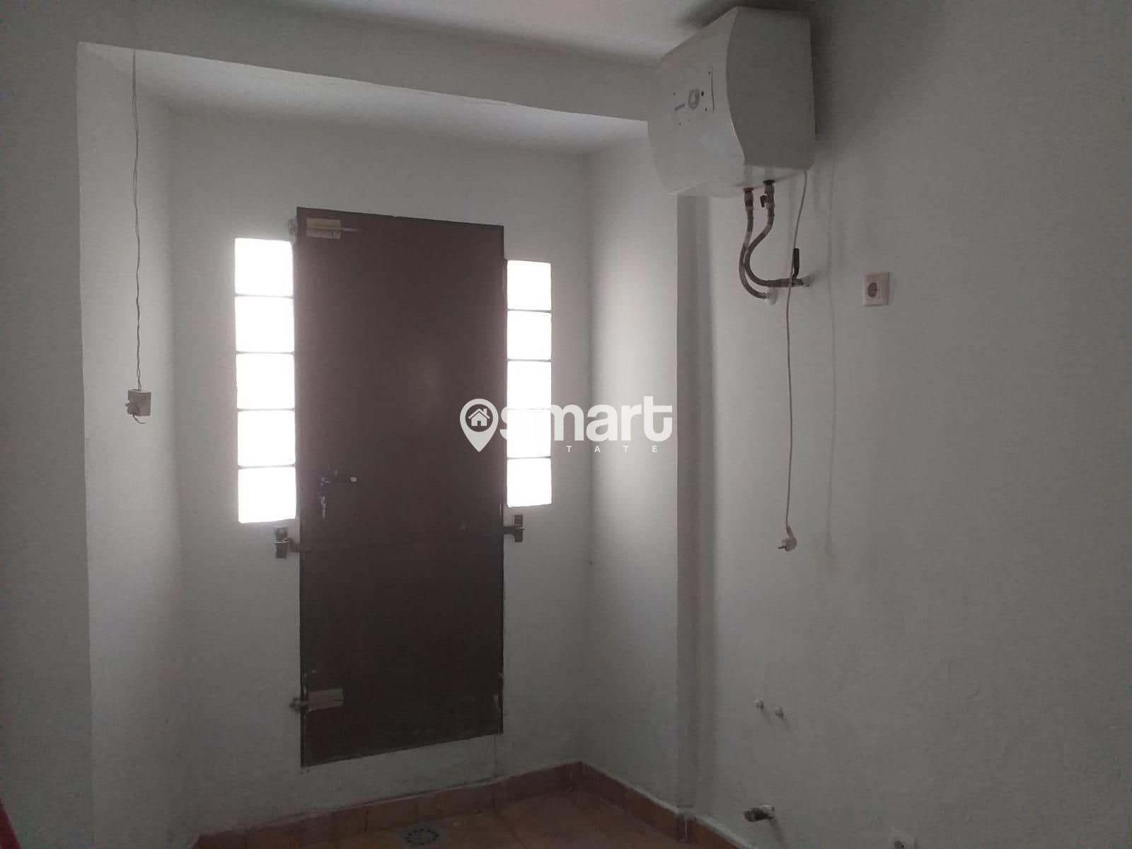 Kommersiell til salgs i Laredo - € 240 000 (Ref: 8904904)