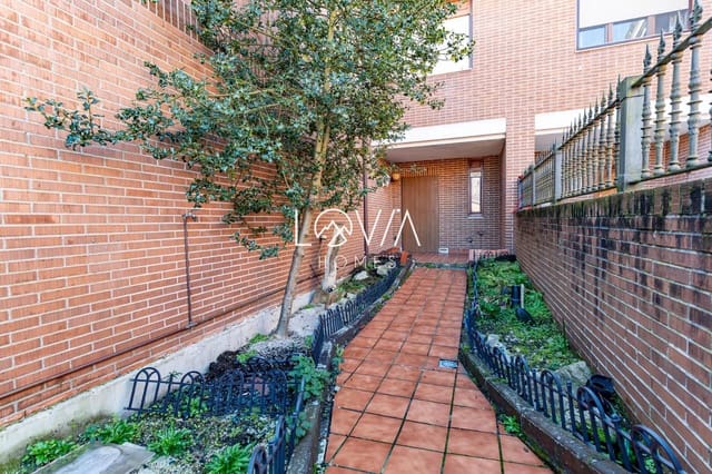 Omakotitalo myytävänä paikassa El Astillero - 376 000 € (Ref: 9066902)