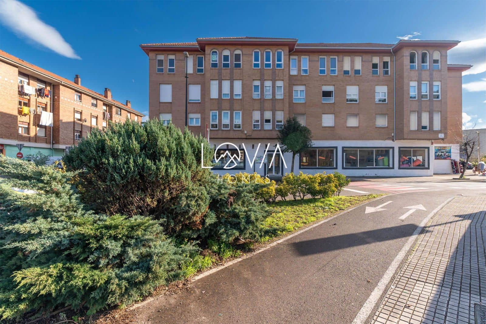 3 bedroom Flat for sale in Cartes - € 138,000 (Ref: 9118413)