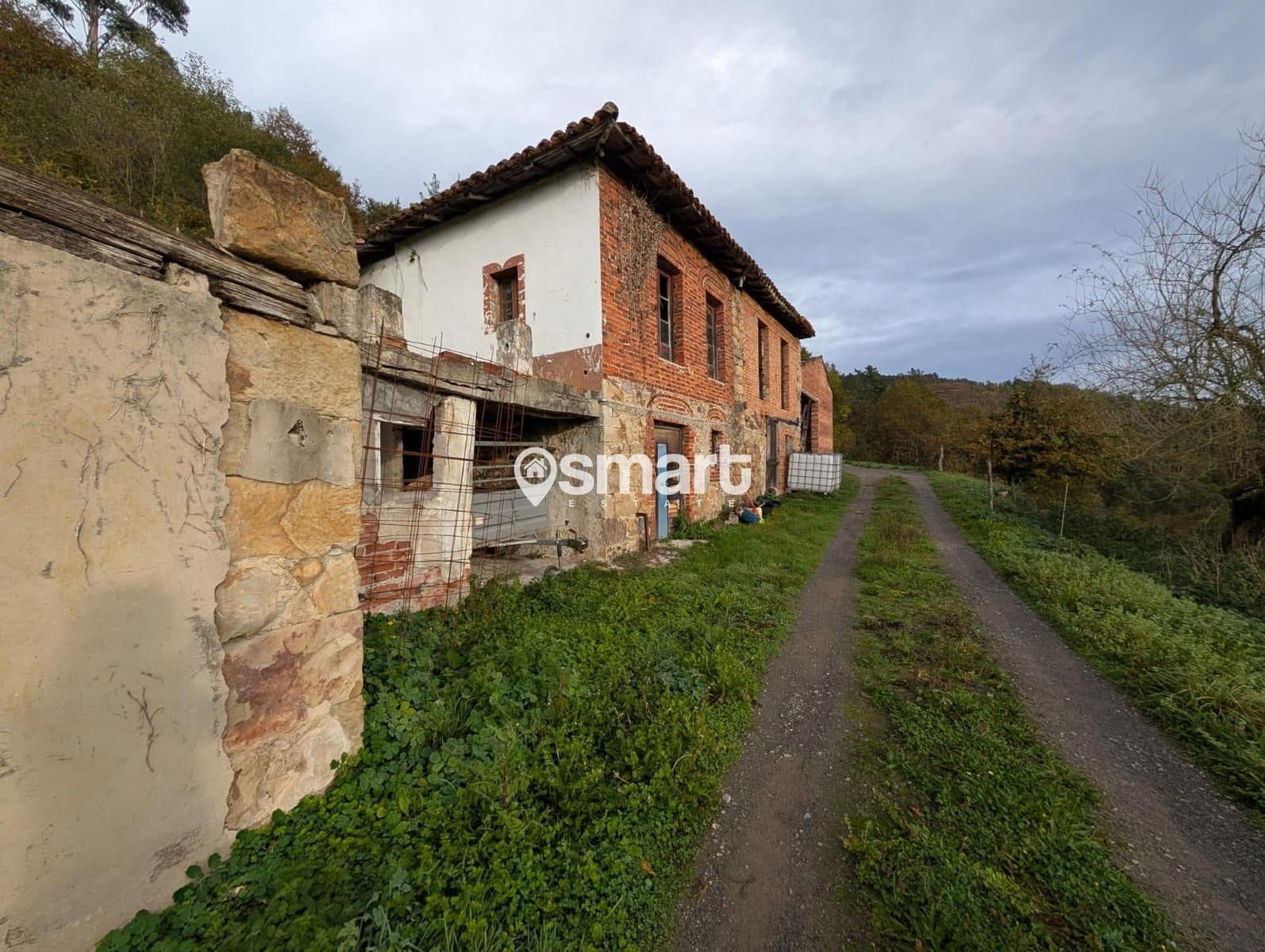 Villa for sale in Salas - € 88,000 (Ref: 9428792)