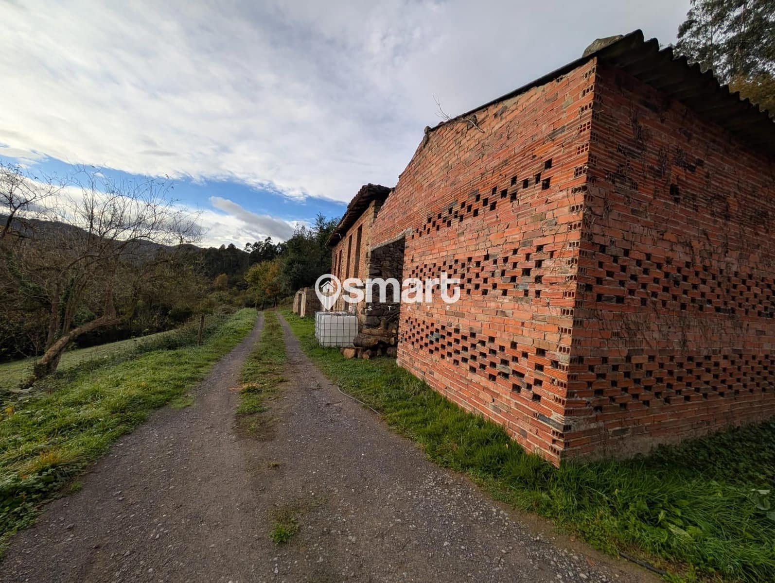 Villa for sale in Salas - € 88,000 (Ref: 9428792)