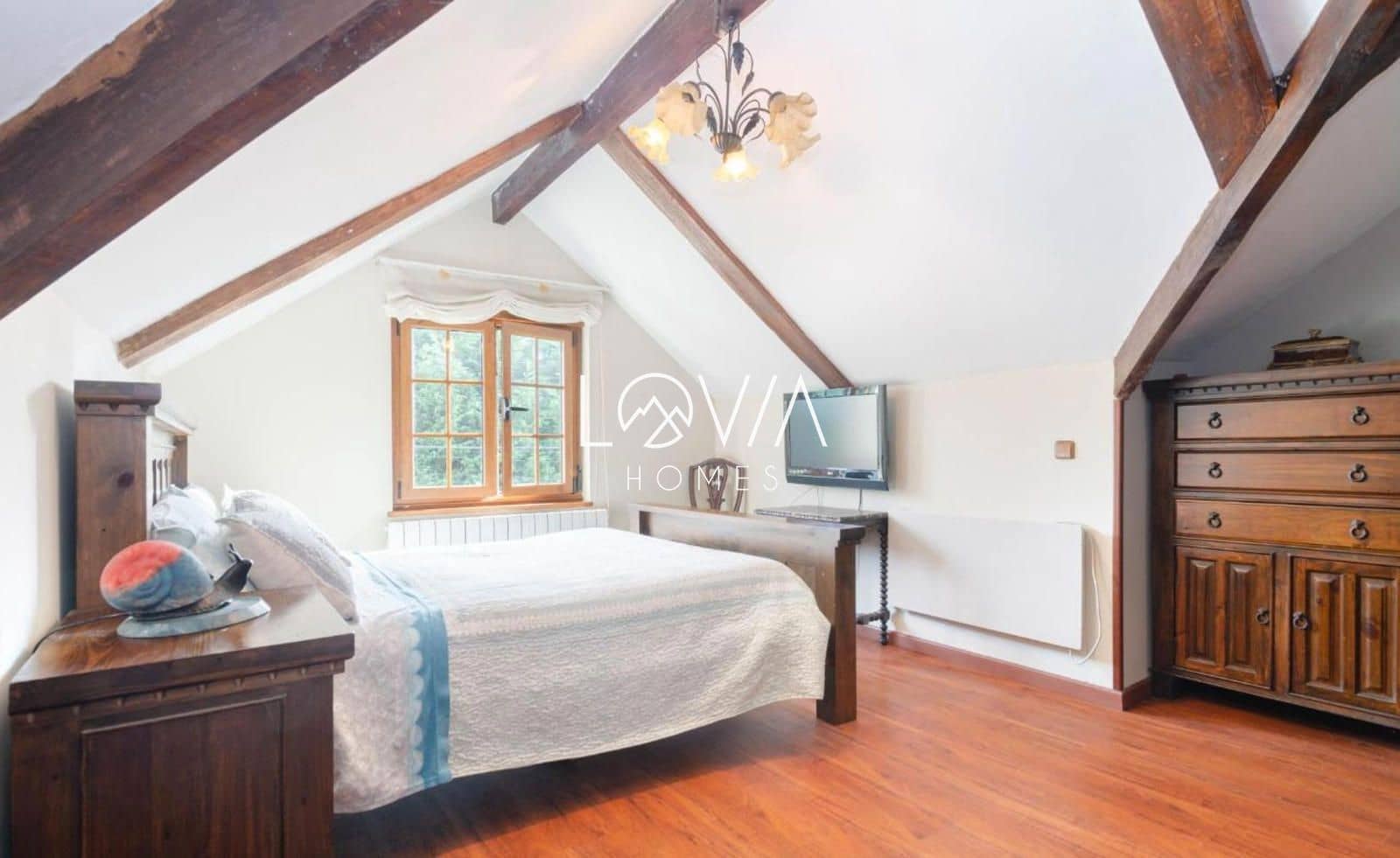 5 bedroom Villa for sale in Corvera de Asturias with garage - € 549,900 (Ref: 9471010)