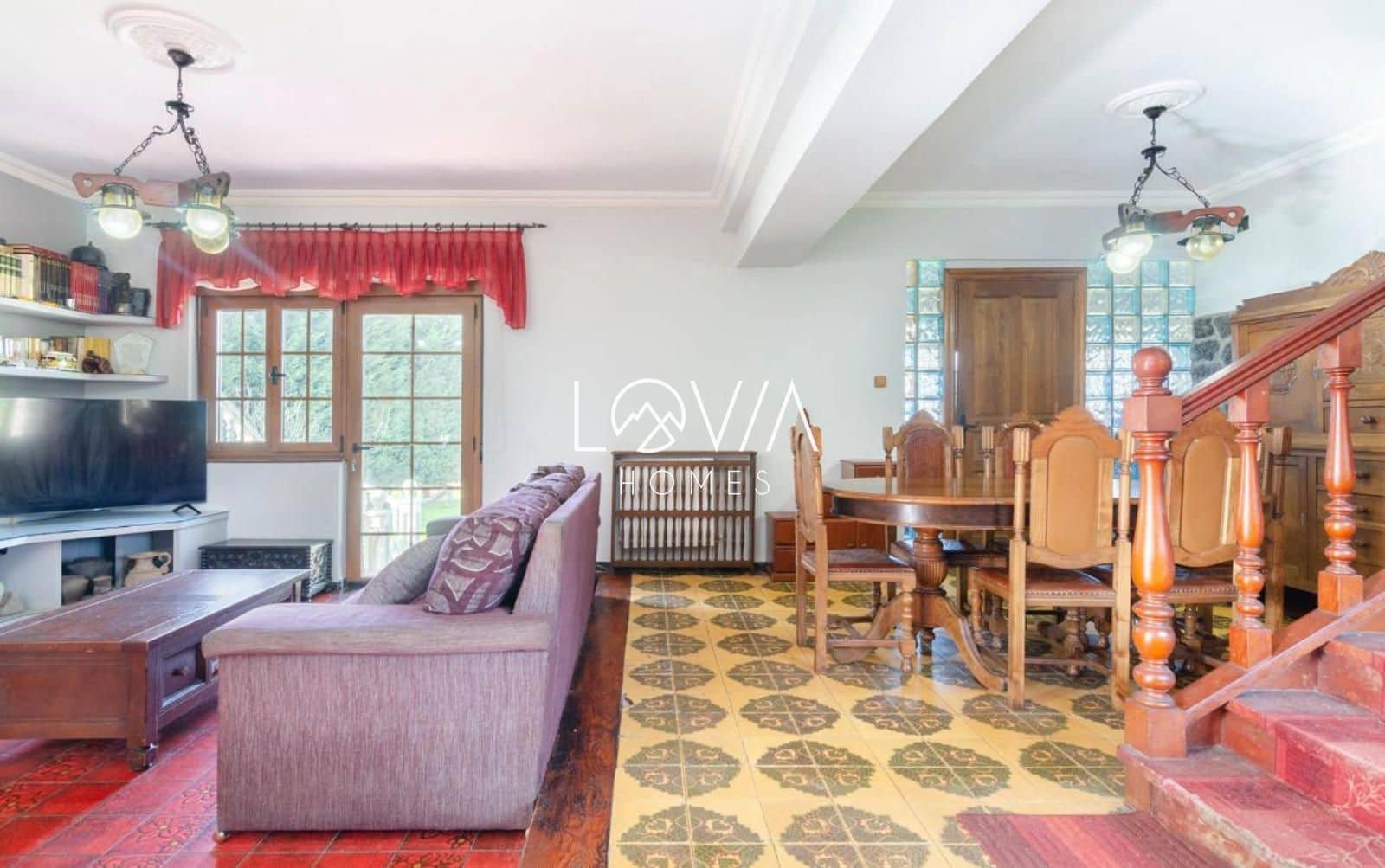 5 bedroom Villa for sale in Corvera de Asturias with garage - € 549,900 (Ref: 9471010)