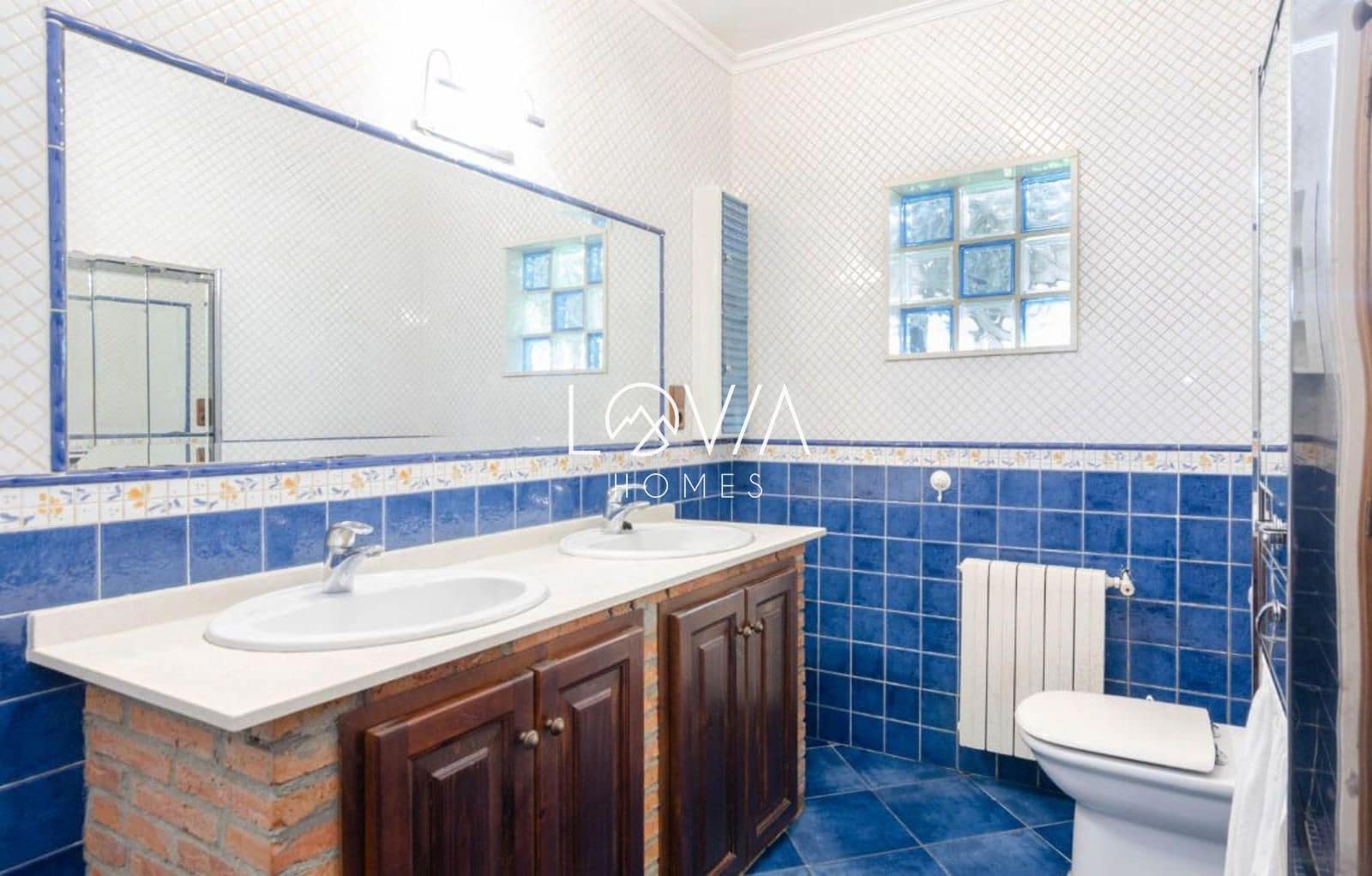 5 bedroom Villa for sale in Corvera de Asturias with garage - € 549,900 (Ref: 9471010)